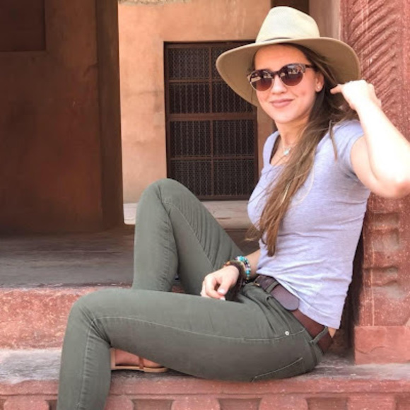 Meet your Posher, Gabriele - Picture 1 of 1